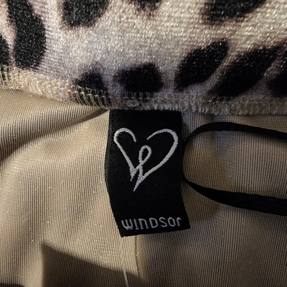 New with Tags Leopard Print Velvet Skirt Size Small - Picture 6 of 7